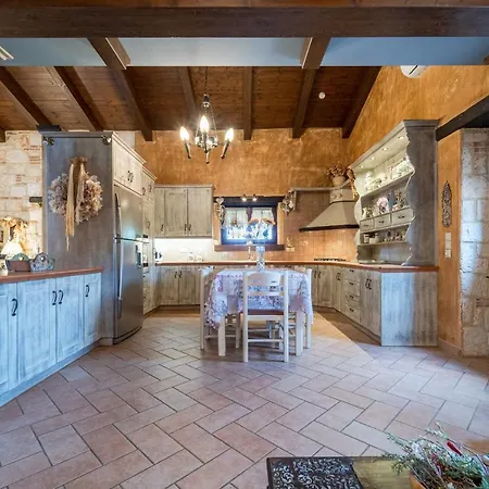 Art House * Kato Yerakarion