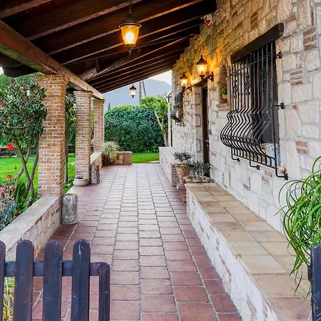 Art House * Kato Yerakarion