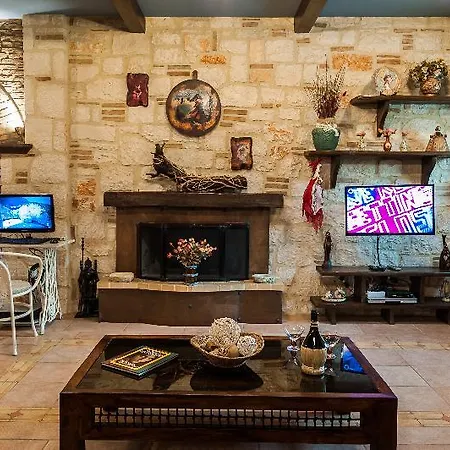 Art House * Kato Yerakarion